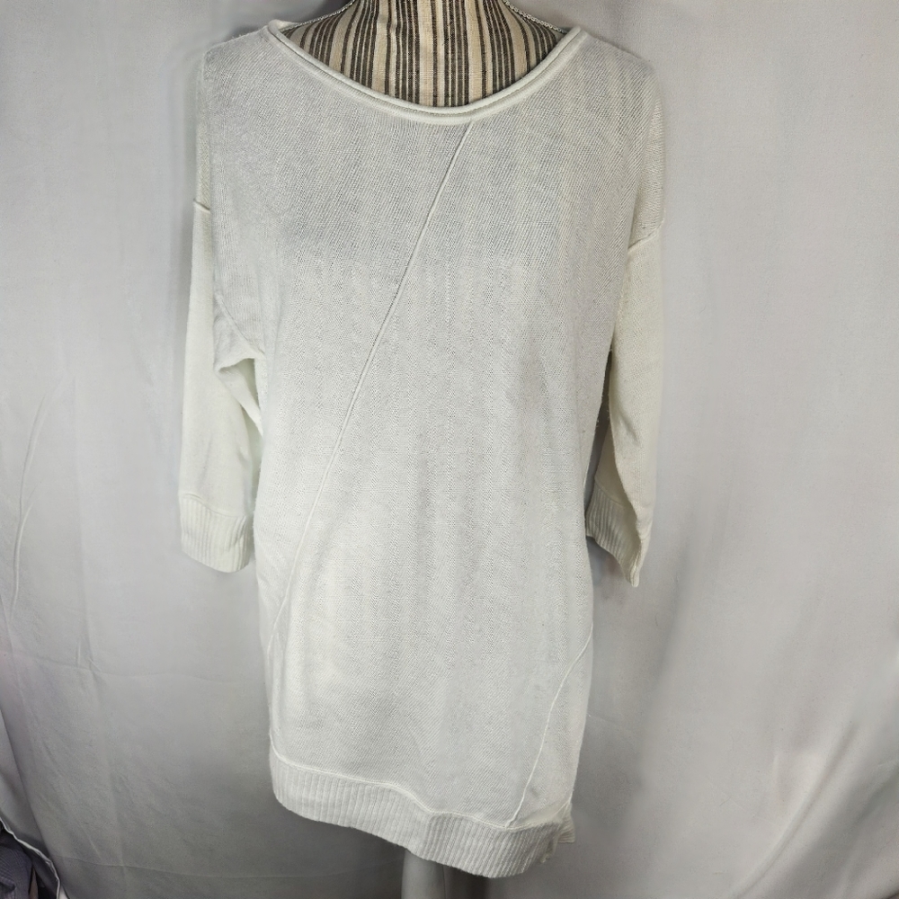 88th & Madison White 3/4 Sleeve Asymmetrical Hem Sweater Size Medium - Picture 2 of 7